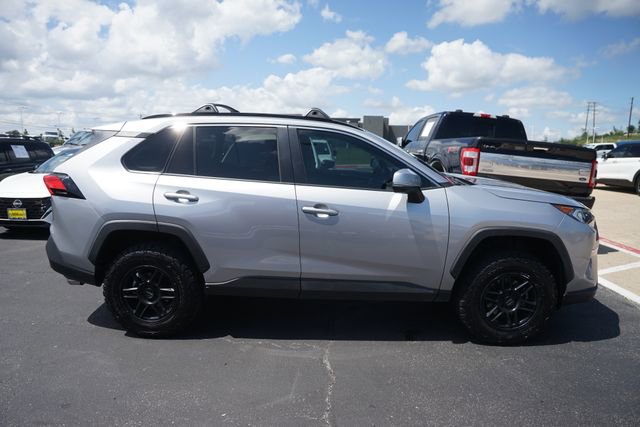 Used 2020 Toyota RAV4 XLE FWD image 5