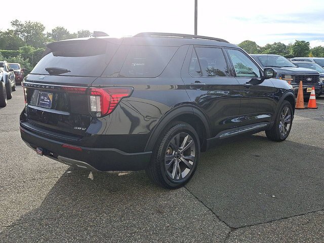 Certified 2025 Ford Explorer Active w/ Active Comfort Package AWD/4WD image 8