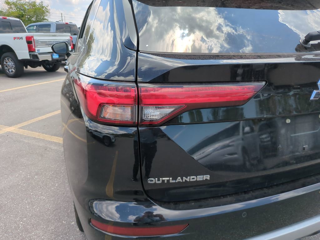 Used 2022 Mitsubishi Outlander SEL Black Edition FWD image 9