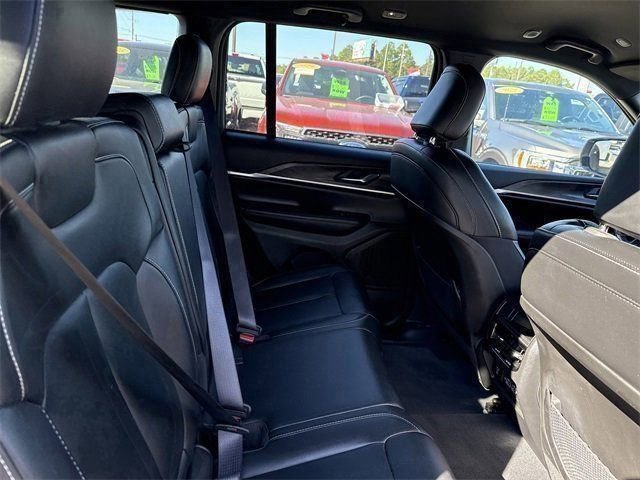 Used 2024 Jeep Grand Cherokee Limited image 20