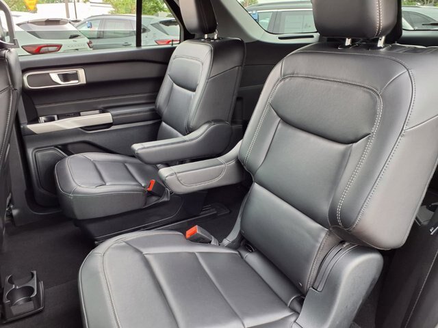 Certified 2024 Ford Explorer XLT w/ Equipment Group 202A AWD/4WD image 6