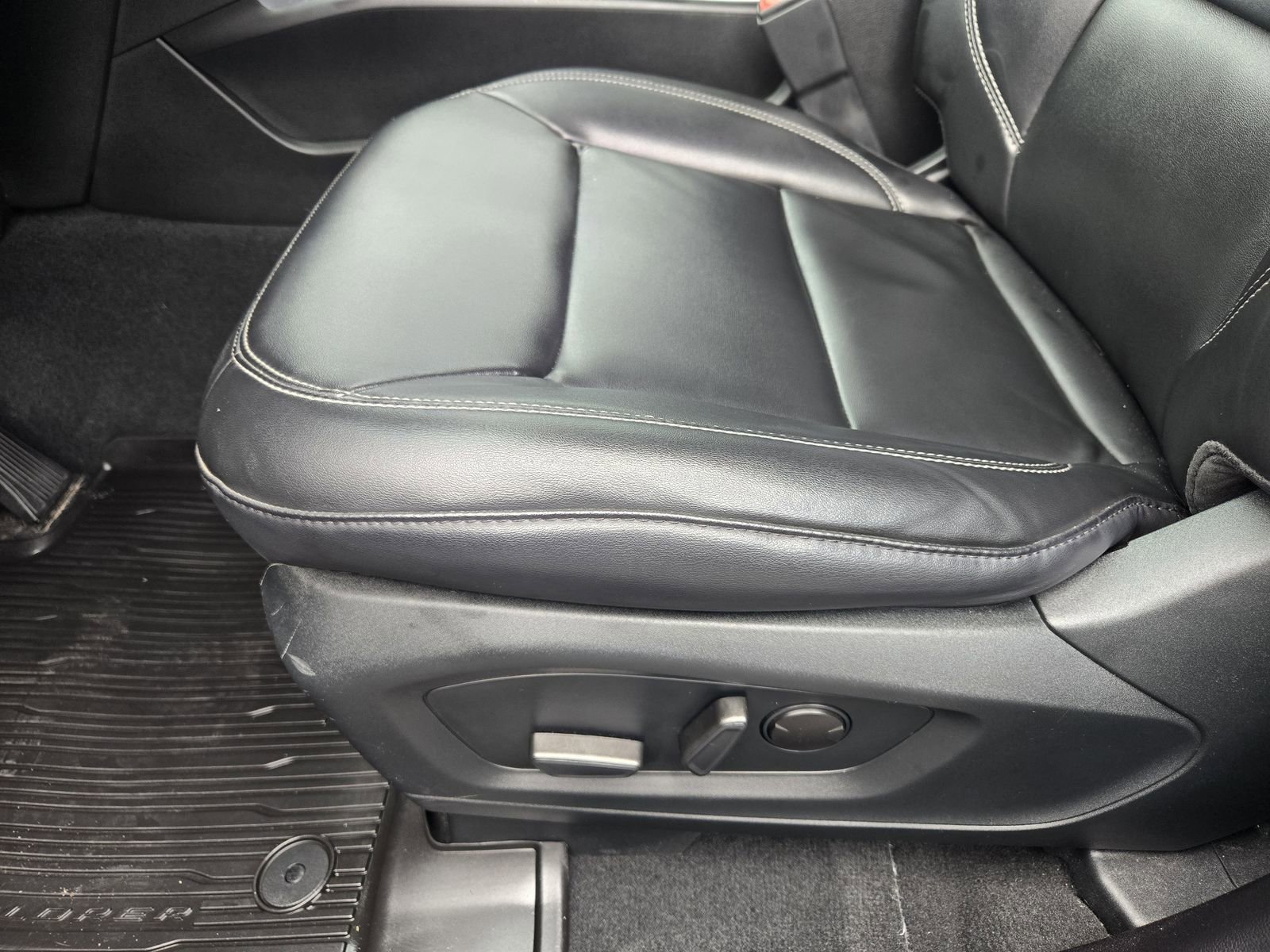Certified 2022 Ford Explorer XLT w/ Equipment Group 202A RWD image 22