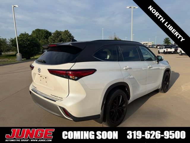 Used 2020 Toyota Highlander Platinum AWD/4WD image 3