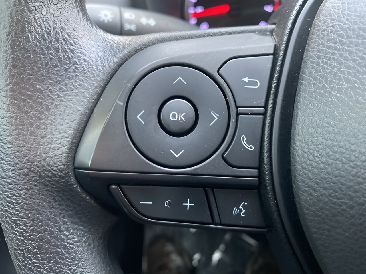 Used 2019 Toyota RAV4 LE image 14