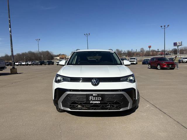 Used 2025 Volkswagen Taos SE image 3