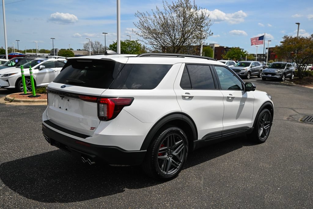 Certified 2025 Ford Explorer ST AWD/4WD image 5