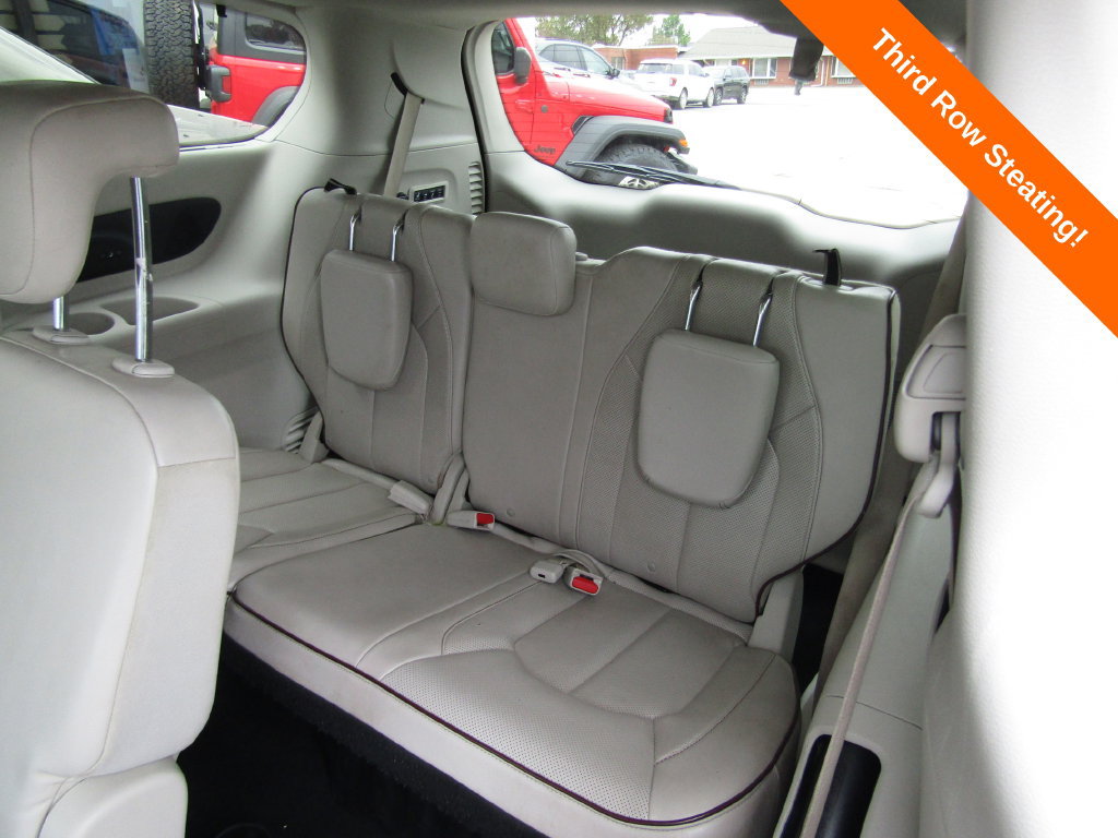 Used 2019 Chrysler Pacifica Limited w/ Tire & Wheel Group FWD image 22
