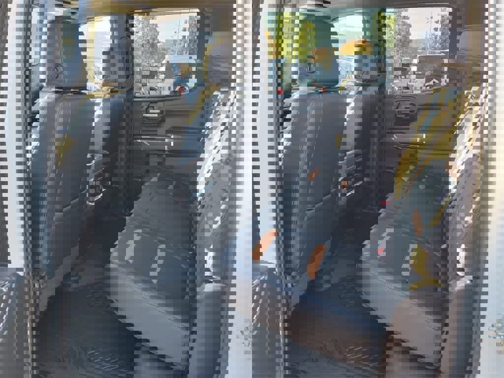 Used 2020 GMC Sierra 1500 AT4 w/ Technology Package image 11