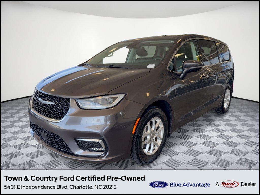 Used 2023 Chrysler Pacifica Touring-L FWD image 1