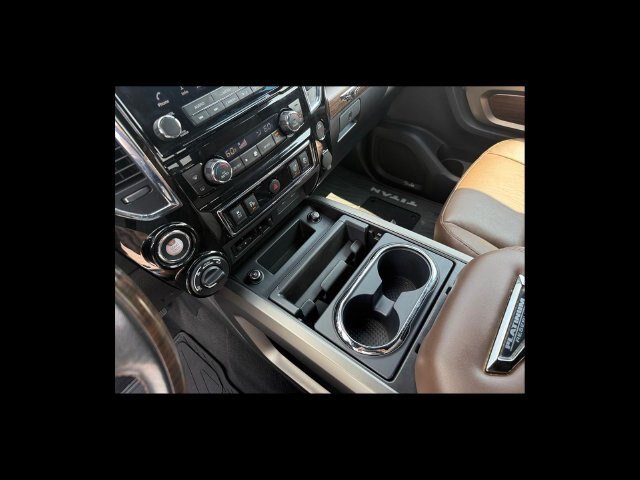 Used 2021 Nissan Titan Platinum Reserve w/ Moonroof Package AWD/4WD image 25