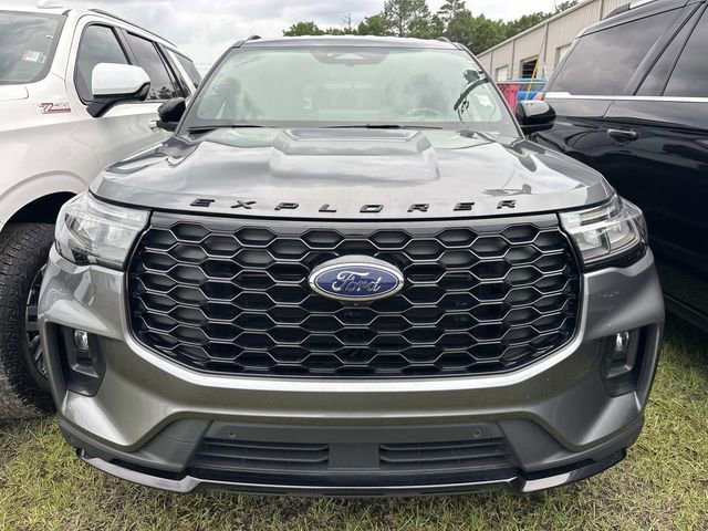 Certified 2025 Ford Explorer ST-Line w/ ST-Line Street Pack AWD/4WD image 3