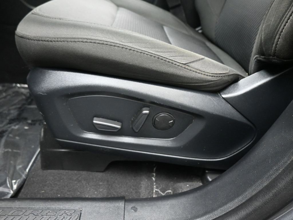 Certified 2022 Ford Explorer XLT w/ Class IV Trailer Tow Package image 38