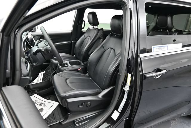 Used 2025 Chrysler Pacifica Select FWD image 10
