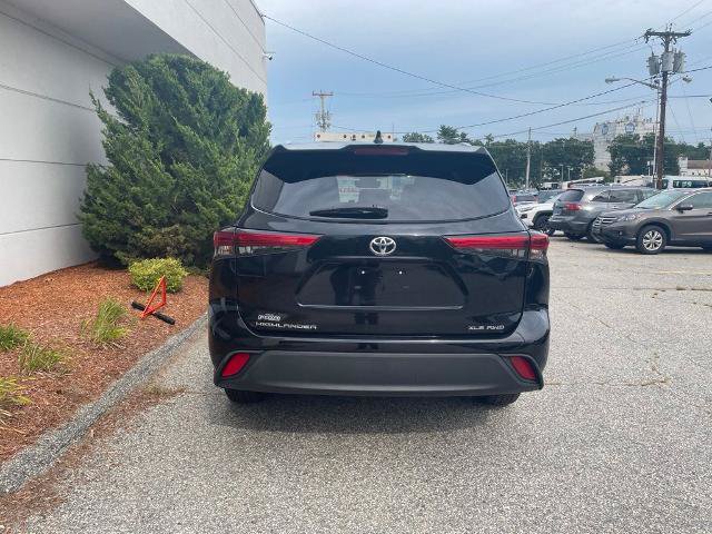 Used 2022 Toyota Highlander XLE AWD/4WD image 9