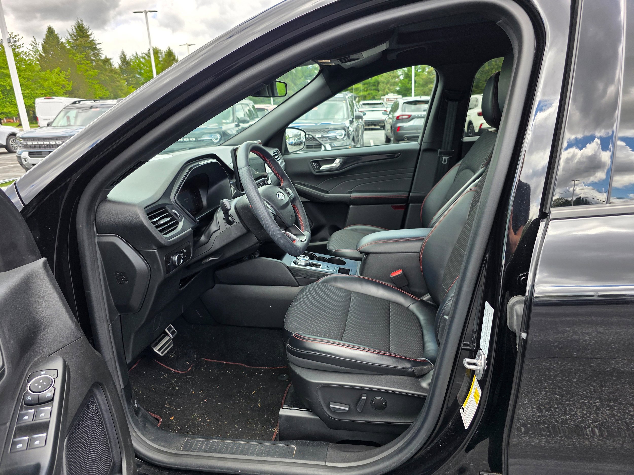 Certified 2023 Ford Escape ST-Line w/ Tech Pack #1 AWD/4WD image 18