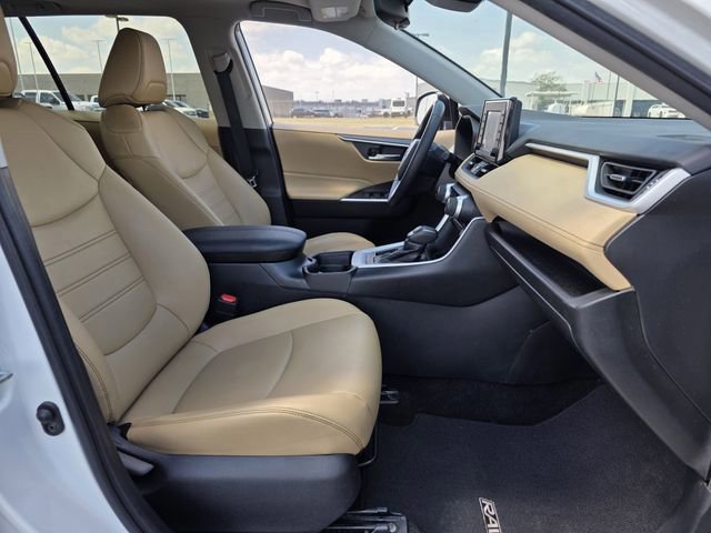 Used 2021 Toyota RAV4 XLE Premium image 26