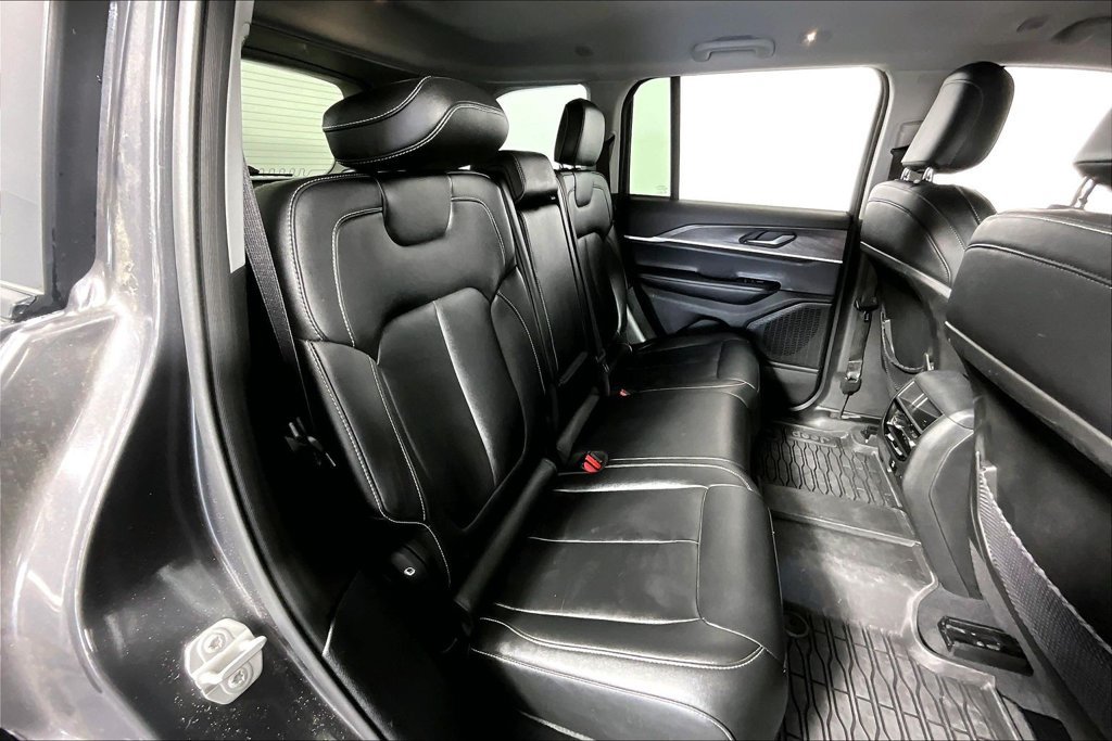 Used 2023 Jeep Grand Cherokee Limited RWD image 27