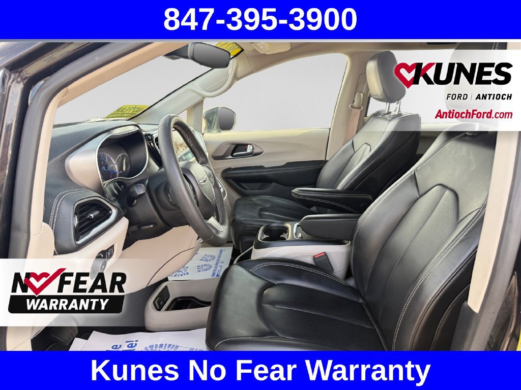 Used 2023 Chrysler Pacifica Touring-L FWD image 22