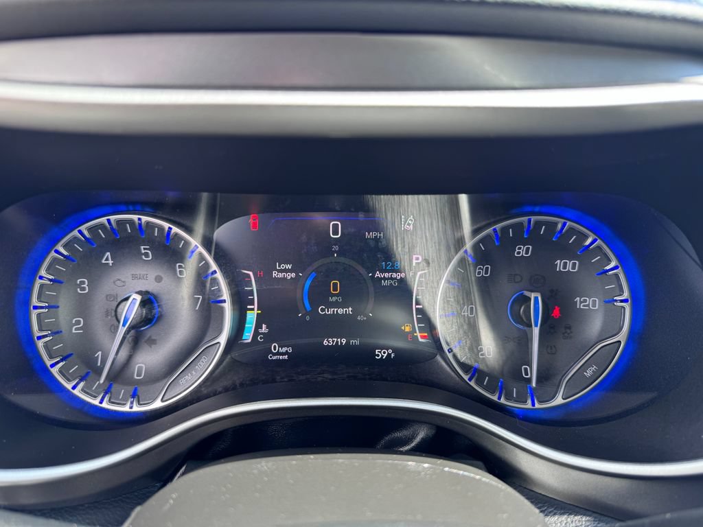 Used 2023 Chrysler Pacifica Touring-L FWD image 32