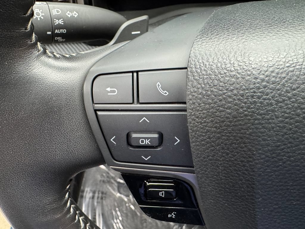 Used 2025 Toyota Camry SE FWD image 14