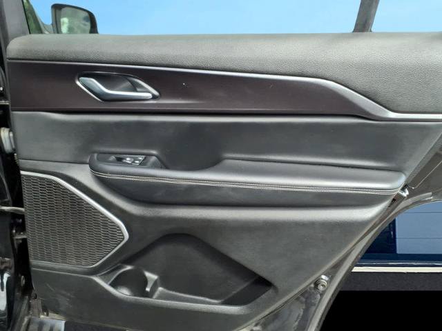 Used 2022 Jeep Grand Cherokee L Laredo w/ Luxury Tech Group I AWD/4WD image 14