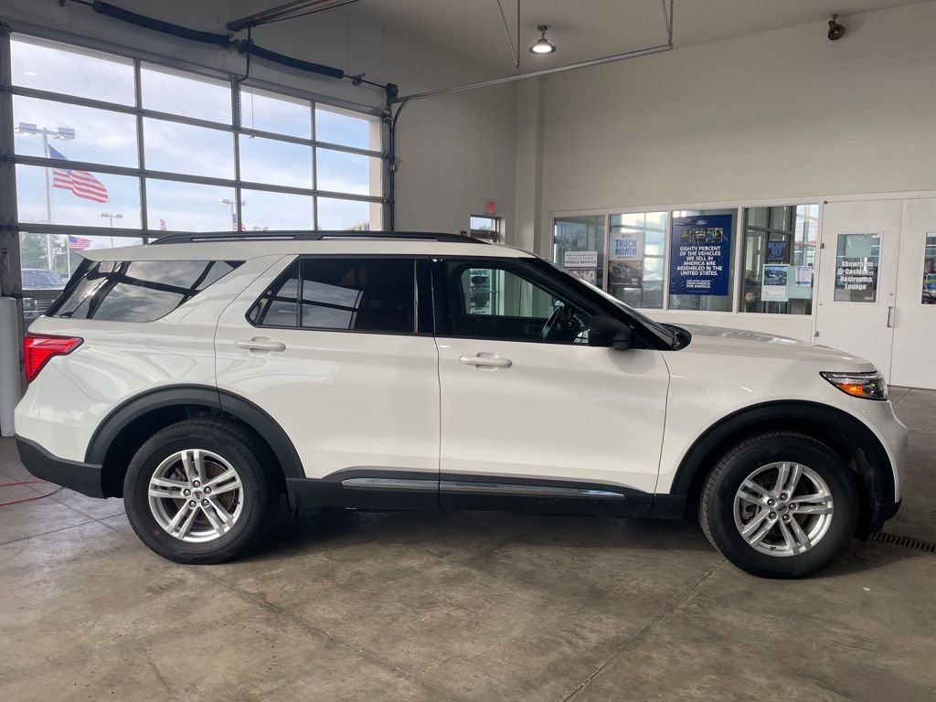 Certified 2022 Ford Explorer XLT w/ Class IV Trailer Tow Package AWD/4WD image 4