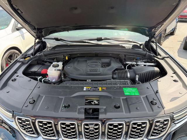 Used 2023 Jeep Grand Cherokee Summit AWD/4WD image 21