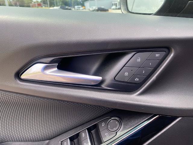 Used 2025 Chevrolet Equinox RS w/ Safety and Technology Package FWD image 14
