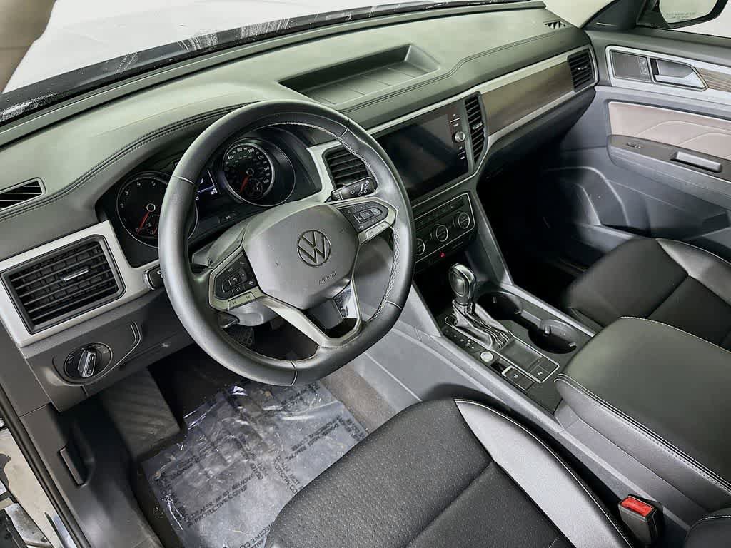 Used 2021 Volkswagen Atlas SE w/ Panoramic Sunroof Package FWD image 2