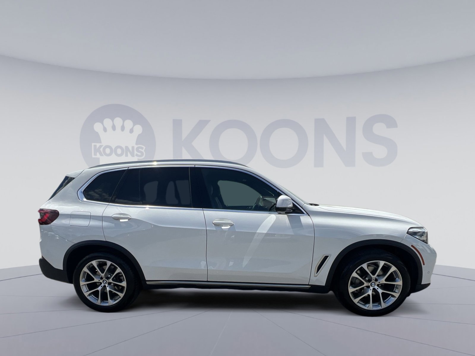 Used 2023 BMW X5 xDrive40i w/ Parking Assistance Package AWD/4WD image 11