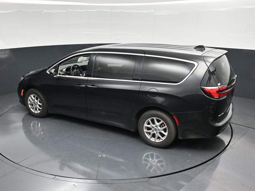 Used 2023 Chrysler Pacifica Touring-L FWD image 51