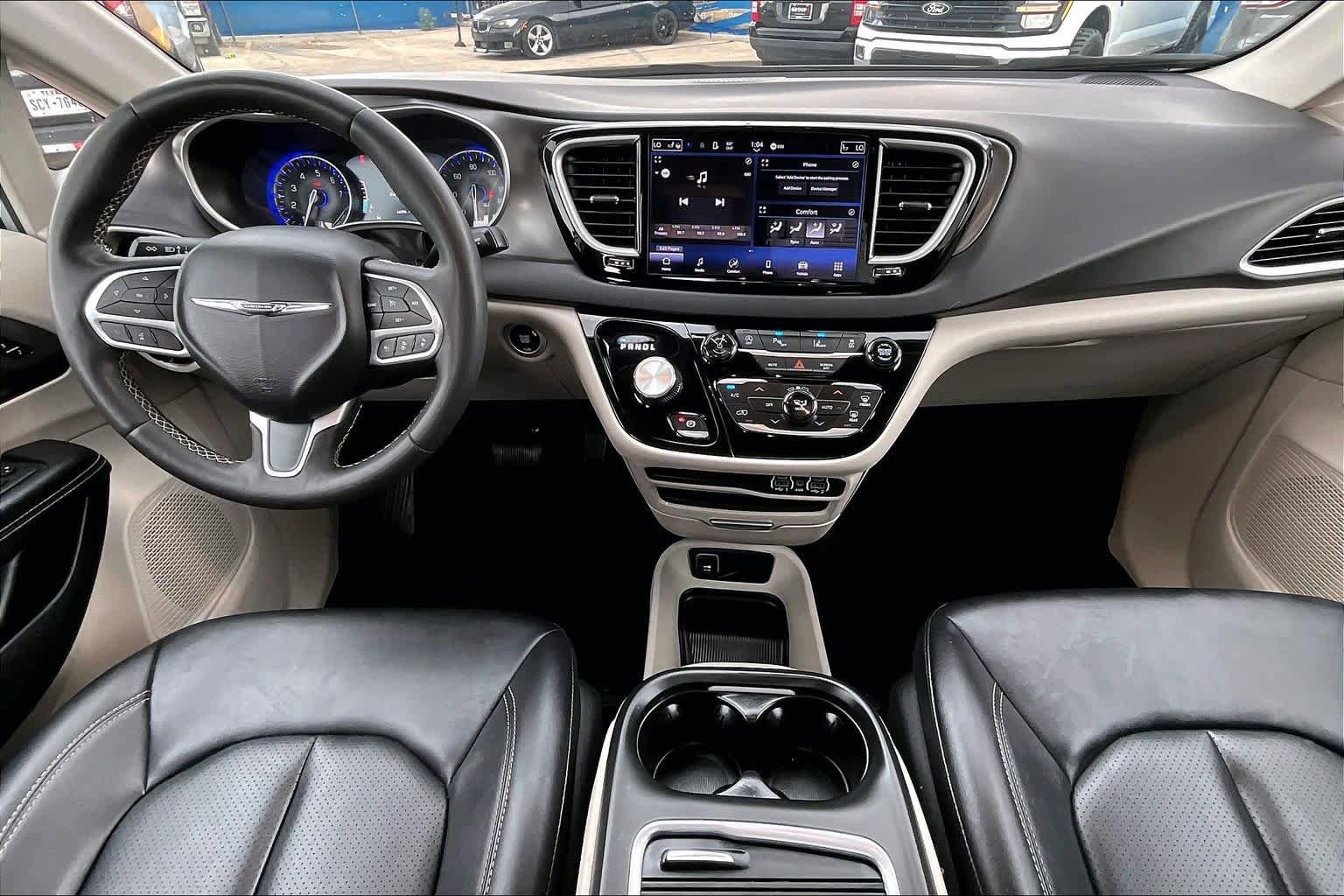 Used 2024 Chrysler Pacifica Touring-L FWD image 15