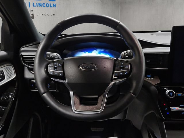 Certified 2023 Ford Explorer Platinum w/ Technology Package AWD/4WD image 14