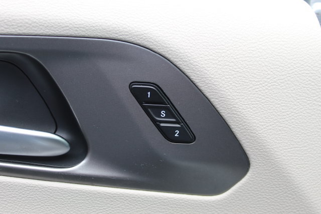 Used 2024 Chrysler Pacifica Limited FWD image 23