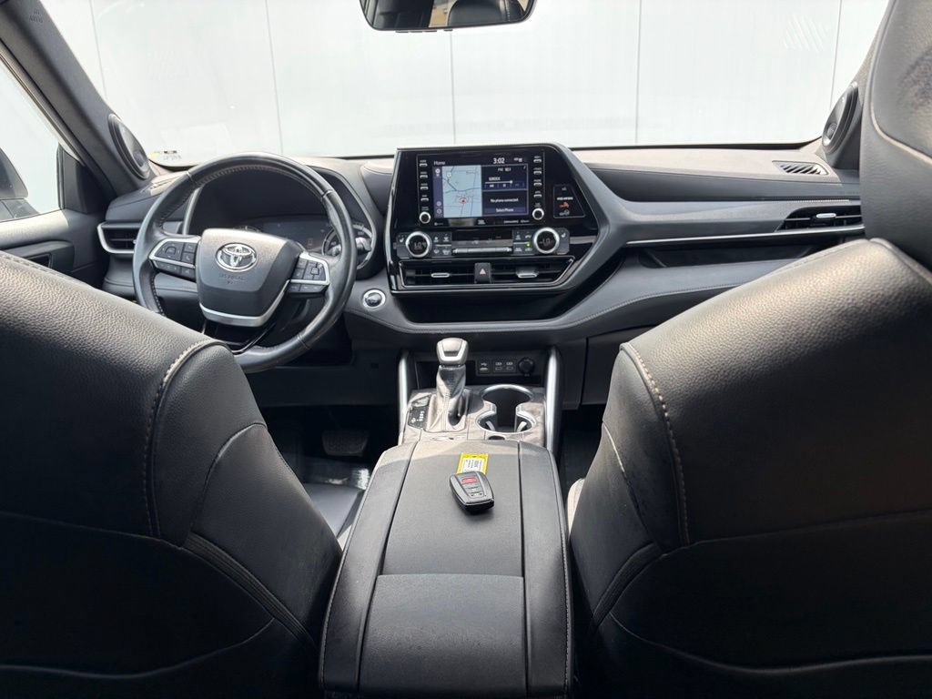 Used 2022 Toyota Highlander XSE AWD/4WD image 32