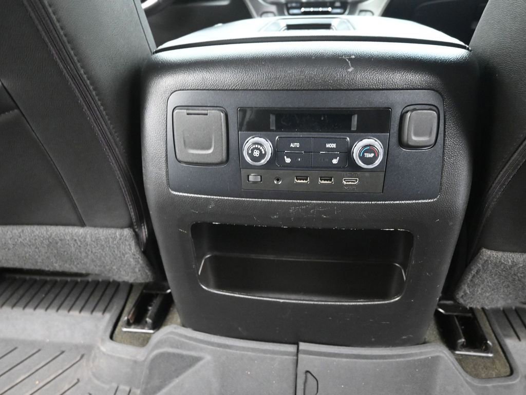 Used 2018 Chevrolet Suburban Premier image 18