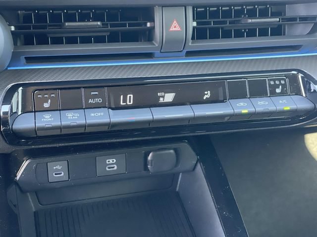 Used 2024 Toyota Prius XLE FWD image 13