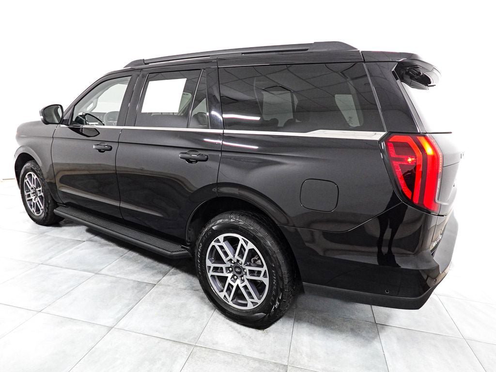 Certified 2025 Ford Expedition Active AWD/4WD image 5