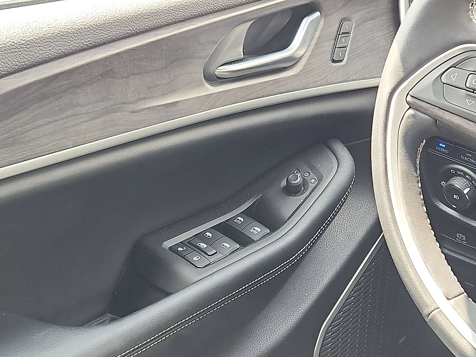 Used 2024 Jeep Grand Cherokee Limited 4xe image 12