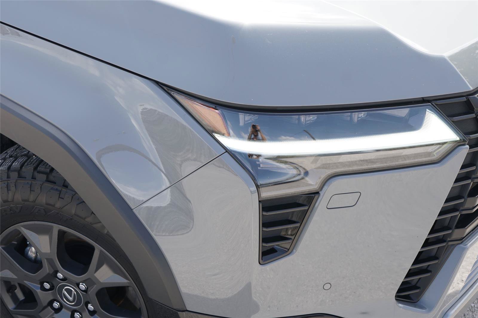 Used 2024 Lexus GX 550 AWD/4WD image 3