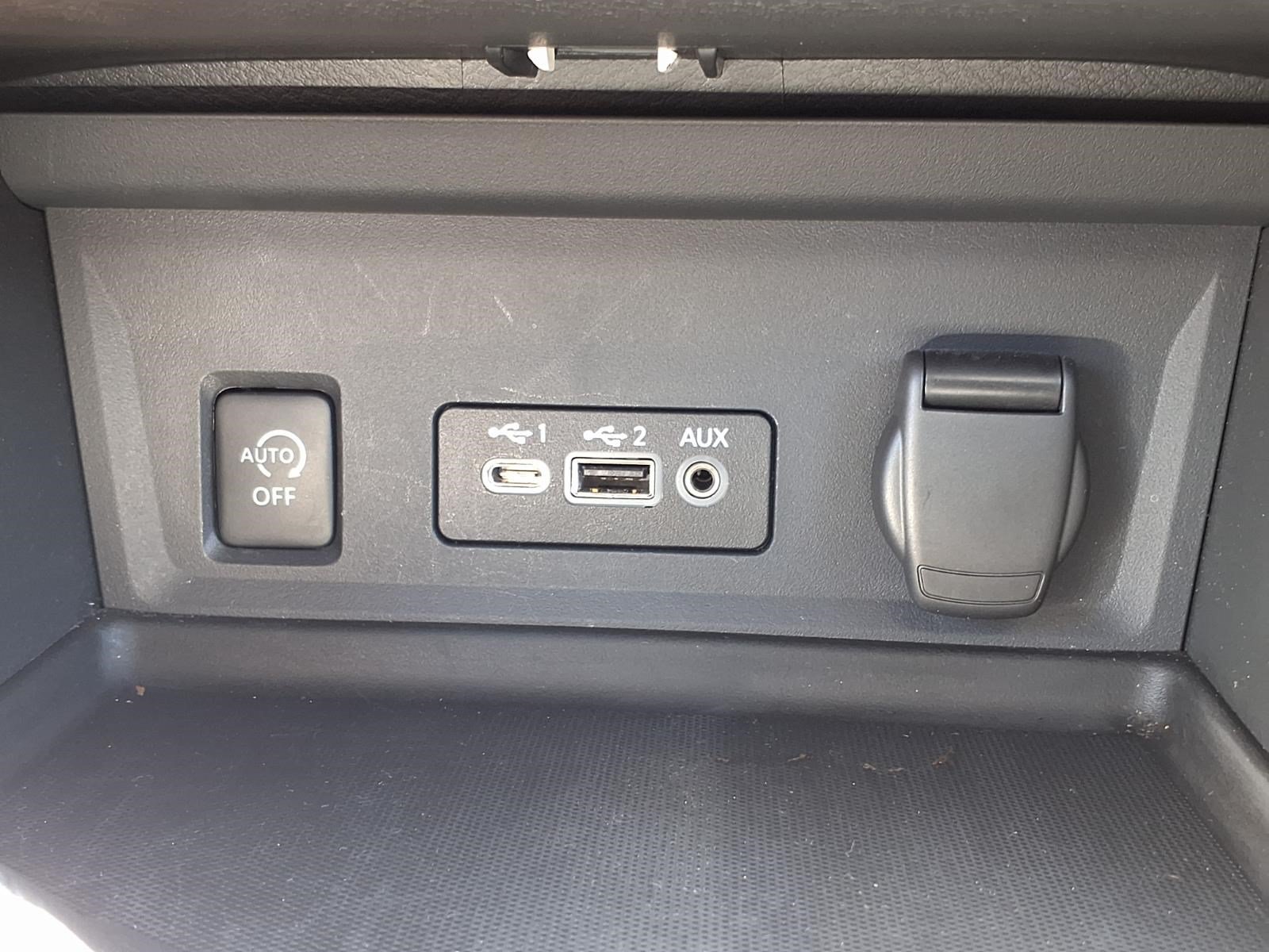 Used 2025 Nissan Sentra SR w/ SR Premium Package FWD image 26