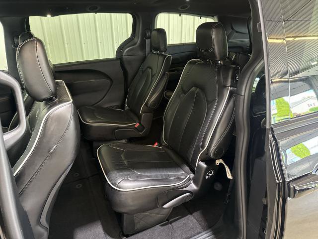 Used 2025 Chrysler Pacifica Limited FWD image 10