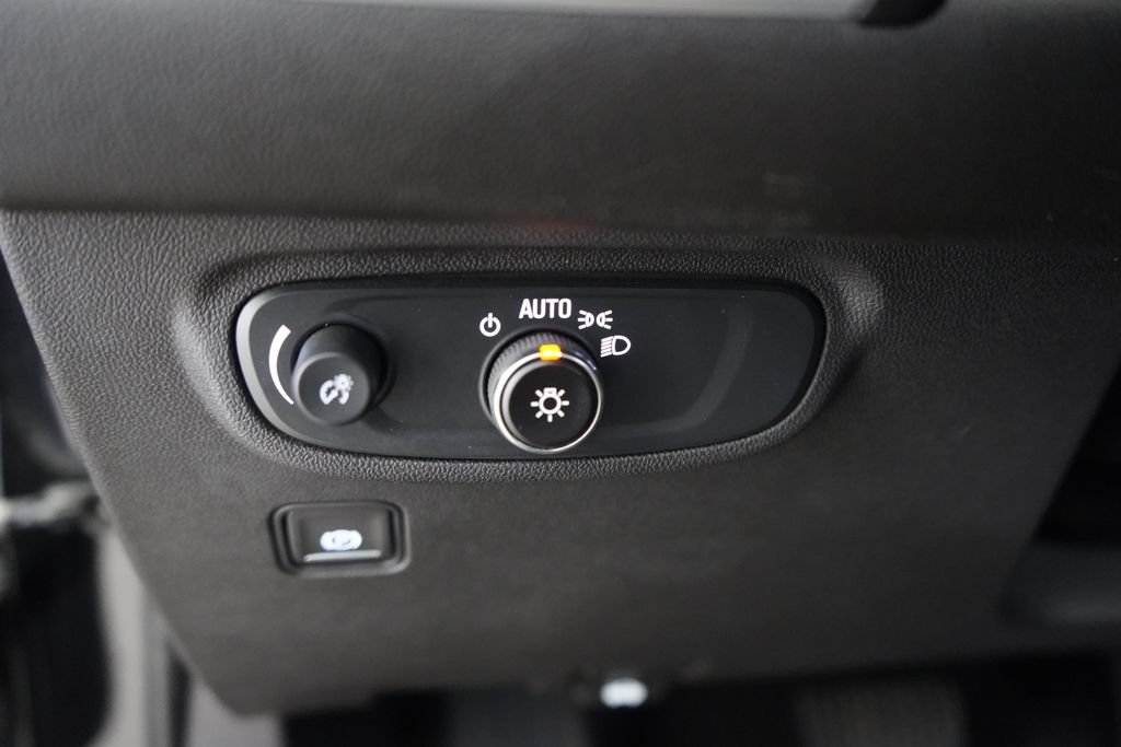 Used 2024 GMC Terrain SLE AWD/4WD image 31