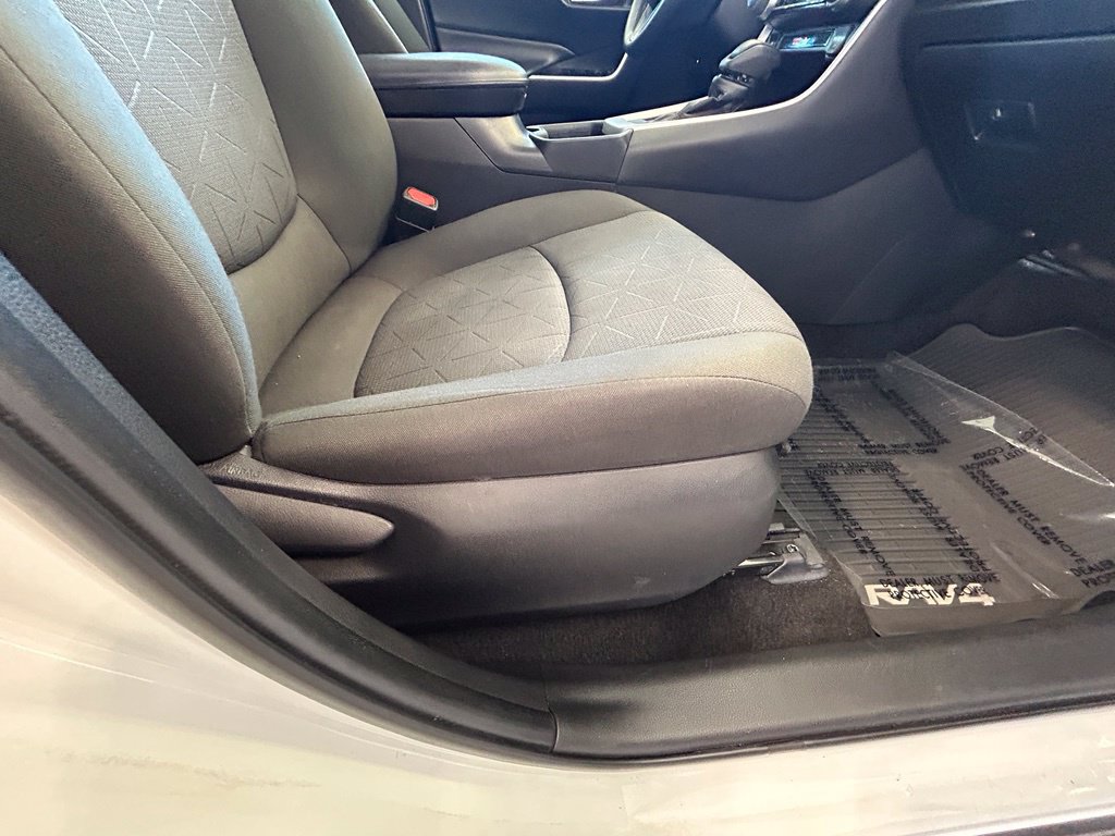 Used 2022 Toyota RAV4 XLE FWD image 27