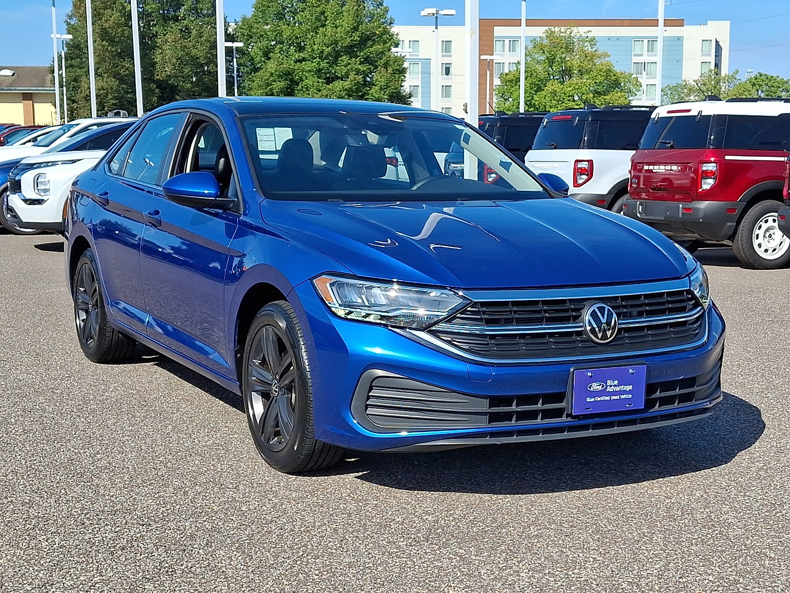 Used 2022 Volkswagen Jetta SE FWD image 2