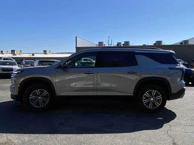 Used 2025 Chevrolet Traverse LT w/ Driver Confidence Package image 2
