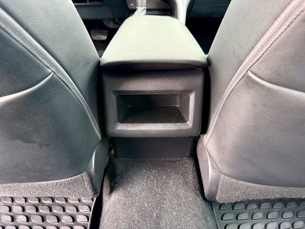 Used 2021 Toyota Camry SE w/ Cold Weather Package image 32