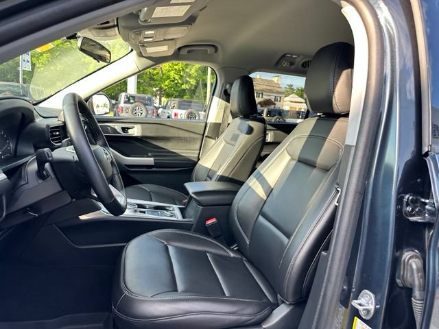 Certified 2023 Ford Explorer XLT w/ Equipment Group 202A AWD/4WD image 33