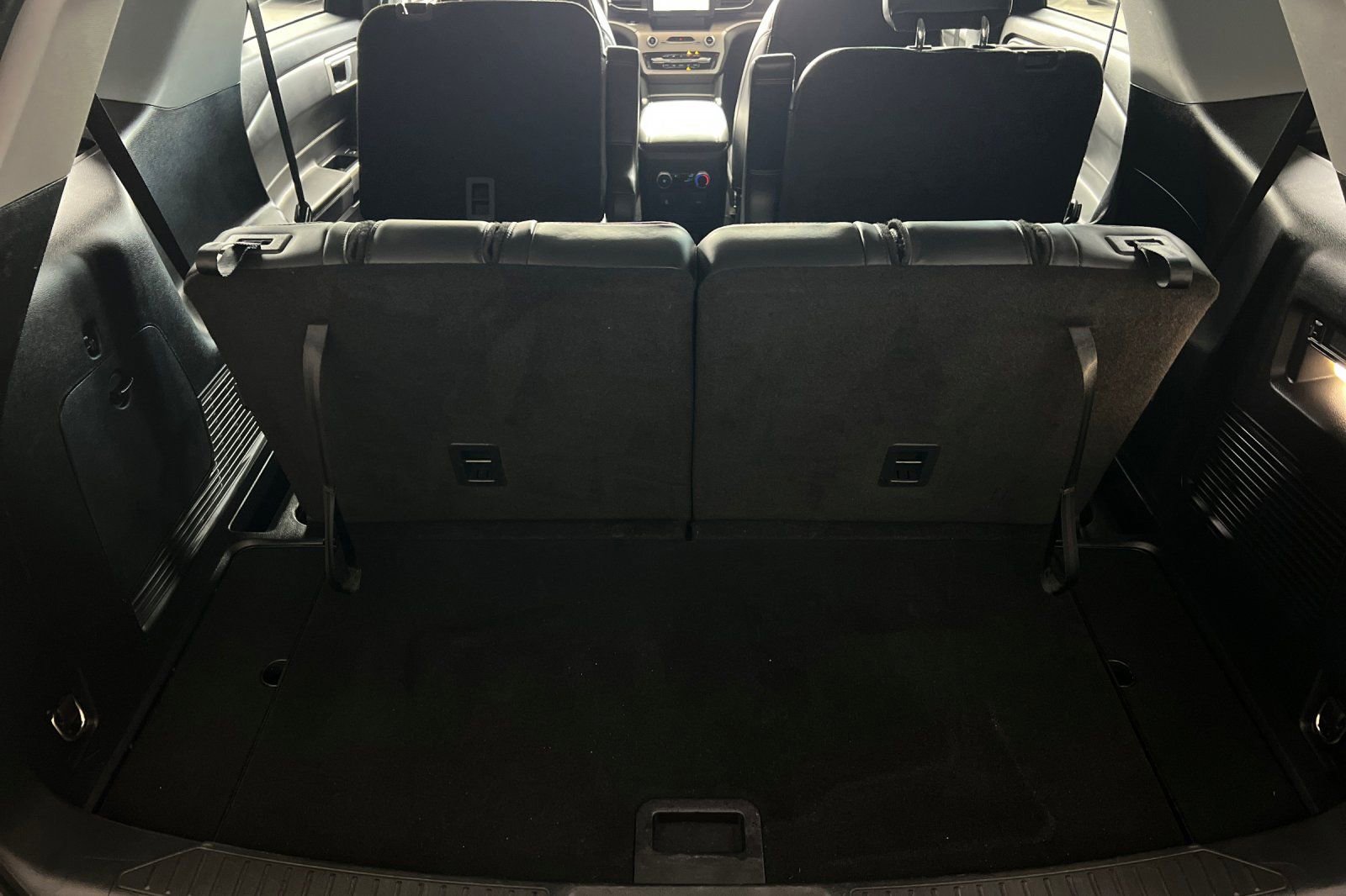 Certified 2022 Ford Explorer XLT w/ Equipment Group 202A AWD/4WD image 17