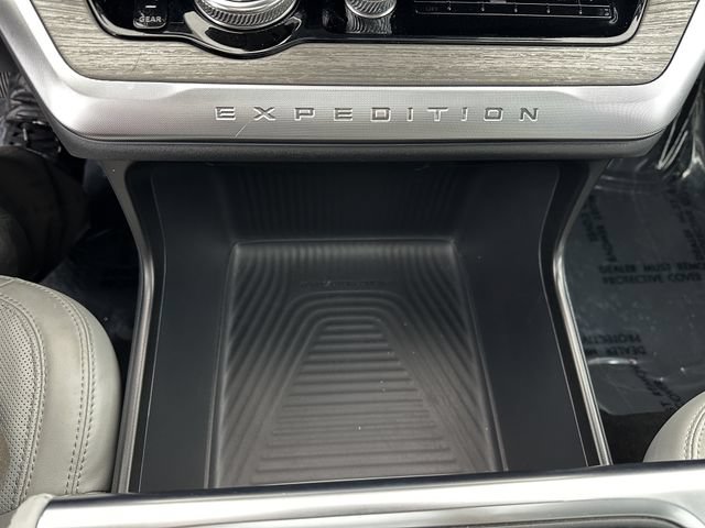 Certified 2025 Ford Expedition Platinum w/ Driver's Package AWD/4WD image 25